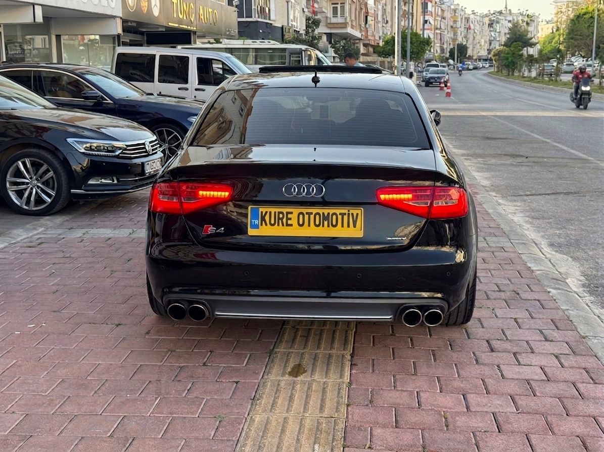 AUDI A4 2.0 TDI Quattro - 2015
